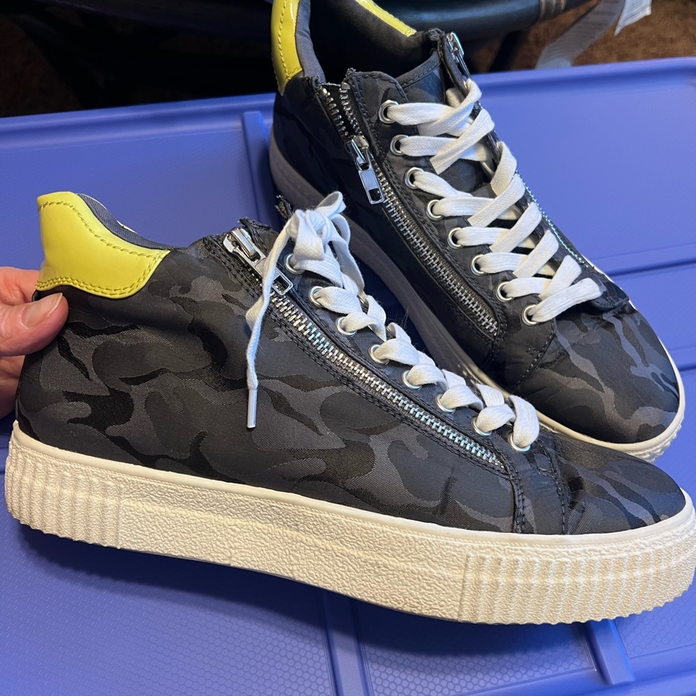 Steve Madden Camo Hightop size 10